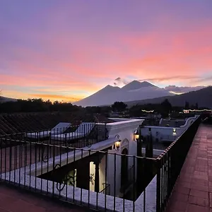 hotel-los-pasos.guatemalaantiguahotels.com/